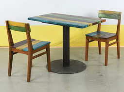 彩色桌椅组合